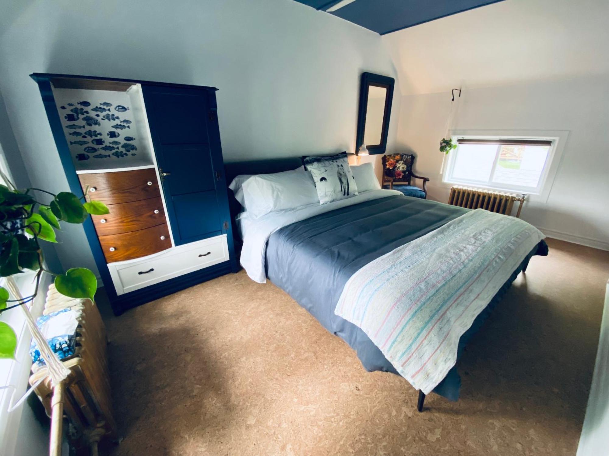 Deluxe Room (2 Adults + 1 Child)